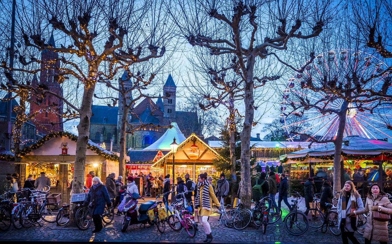 Kerstmarkt in Maastricht in 2018. 'Er werd op deze schijndrukte wel eens afgegeven, maar wat is er eigenlijk op tegen?' Kerstmarkt in Maastricht in 2018. 'Er werd op deze schijndrukte wel eens afgegeven, maar wat is er eigenlijk op tegen?'