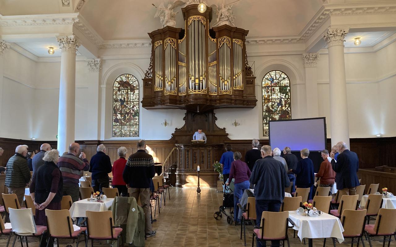 De dienst in de doopsgezinde kerk in Leeuwarden. De dienst in de doopsgezinde kerk in Leeuwarden.
