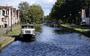 Beeld van de Opsterlandse Compagnonsvaart door Gorredijk. De Gemeente Opsterland stelt 200.000 euro beschikbaar aan inwoners van het dorp. 