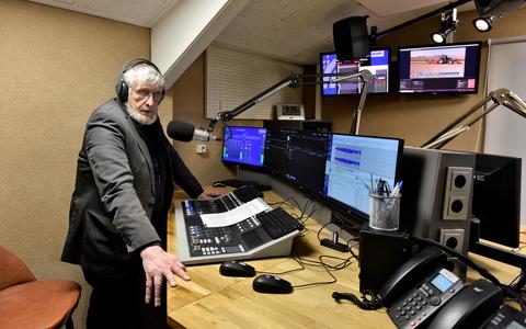 Ale Bosch in de studio van Radio Eenhoorn.