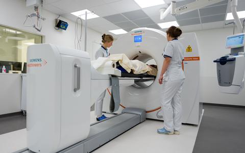 Een PET CT-scan.