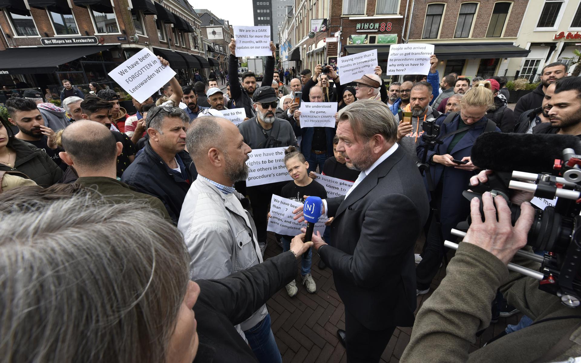 Vluchtelingen In De Noodopvang In Het WTC Protesteren Opnieuw Tegen De ...