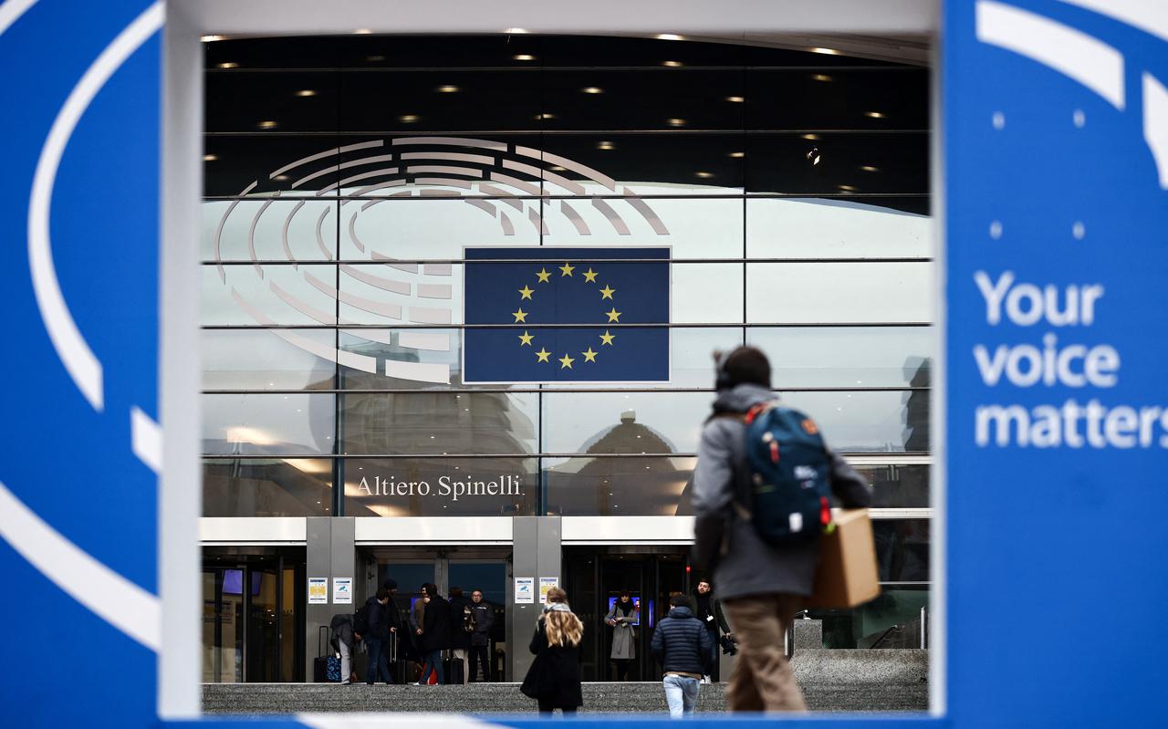 De ingang van het Europees Parlement in Brussel. 