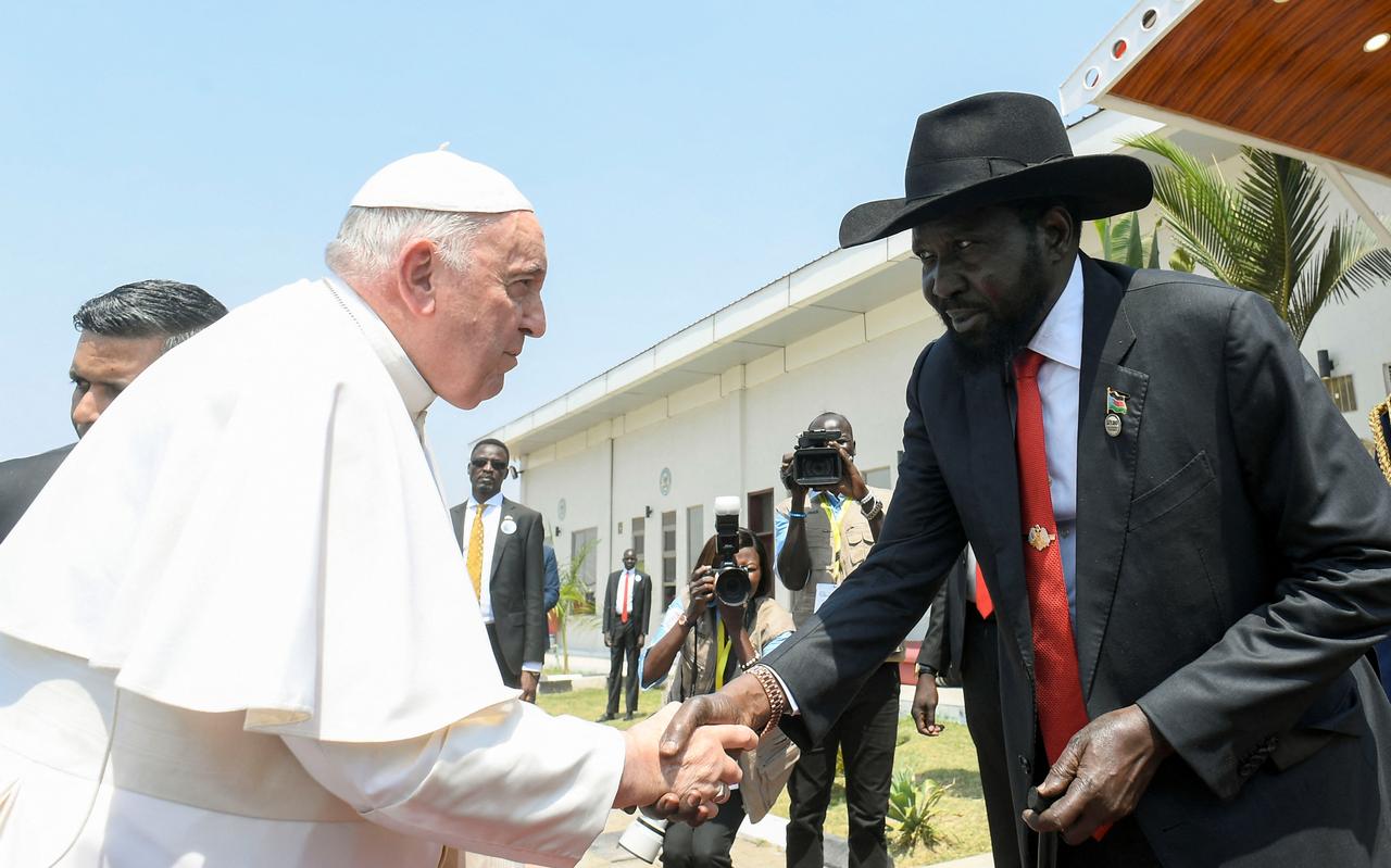 Paus Franciscus ontmoet de president van Zuid-Soedan Salva Kiir Paus Franciscus ontmoet de president van Zuid-Soedan Salva Kiir