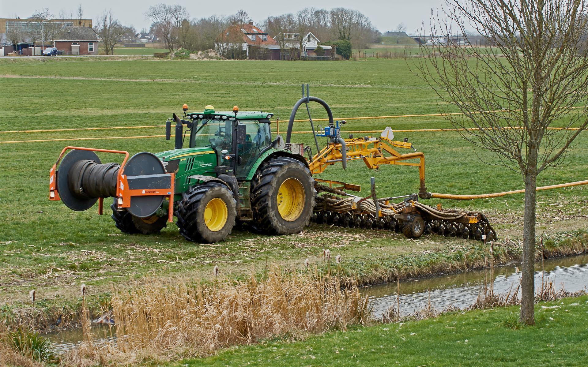 Een boer die een nest van een weidevogel vernielt? Die krijgt meestal hooguit een waarschuwing, zeld