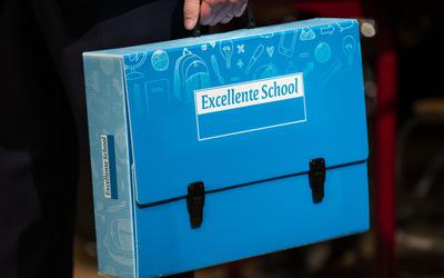 Een koffertje voor excellente scholen.