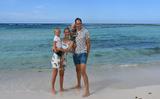Elja (29) en Erik Boer (31) met hun kinderen Juda (3) en Nora (1) .