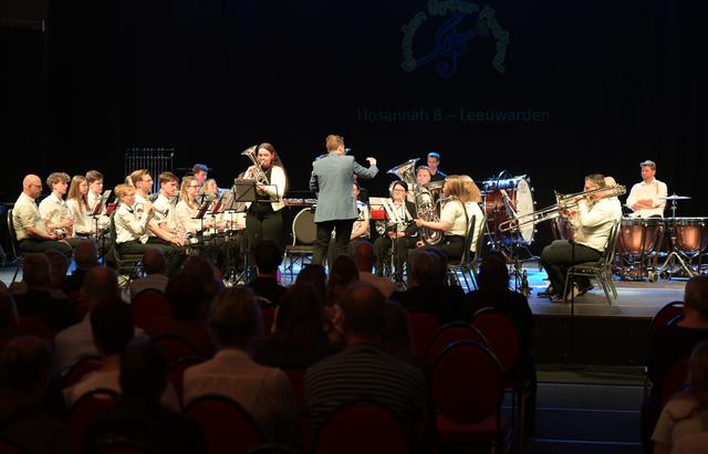 Brassband Blaast de Bazuin uit Oude- en Nieuwebildtdijk heeft topdag op Gouden Spiker Festival in Ur
