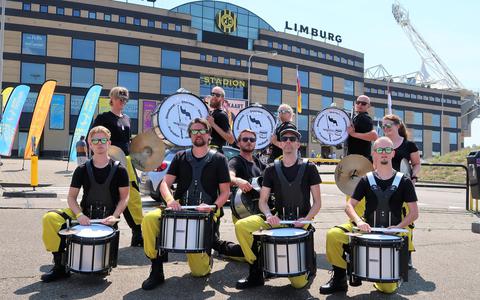 De Sternse Drumline gaf afgelopen weekeinde een demonstratie op het WMC in Kerkrade. Over vier jaar hopen ze te kunnen meedoen aan wedstrijden.                             