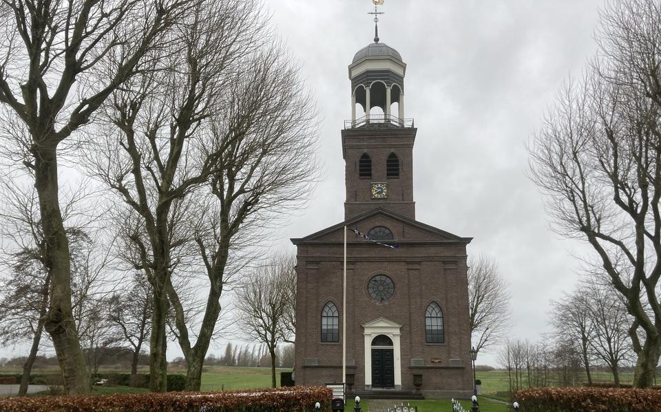 De voormalige hervormde Martinuskerk (bouwjaar 1860) in Oosterzee aan de Buren. Een van de Friese kerken die sinds het verschijnen van het rapport Tink om 'e Tsjerken de deuren sloot. 