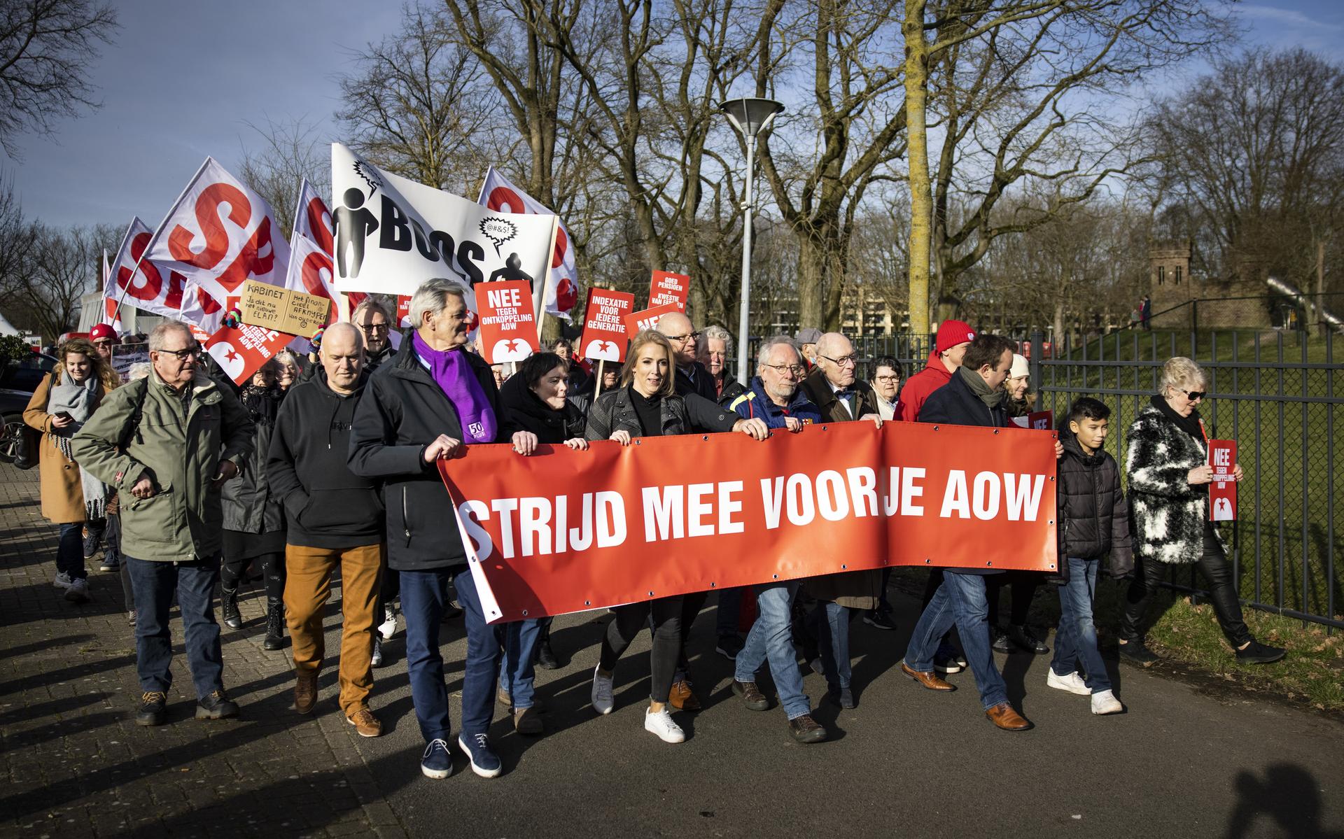 De AOW’er is vogelvrij en dient als schietschijf | Opinie - Friesch Dagblad