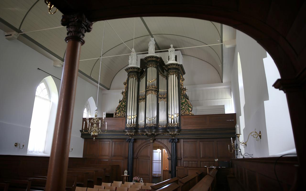 Het gerestaureerde Leichel-orgel in de Lambertuskerk van Arum. 