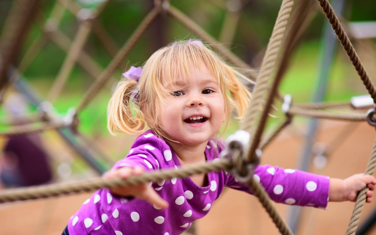 Stimuleer een kind om op ontdekkingstocht te gaan. Stimuleer een kind om op ontdekkingstocht te gaan.