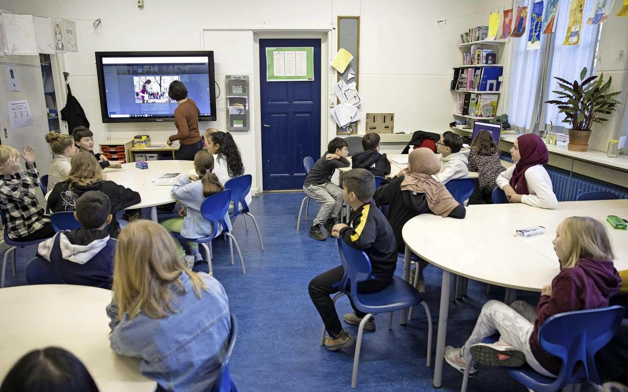 Basisscholieren in de klas. Basisscholieren in de klas.