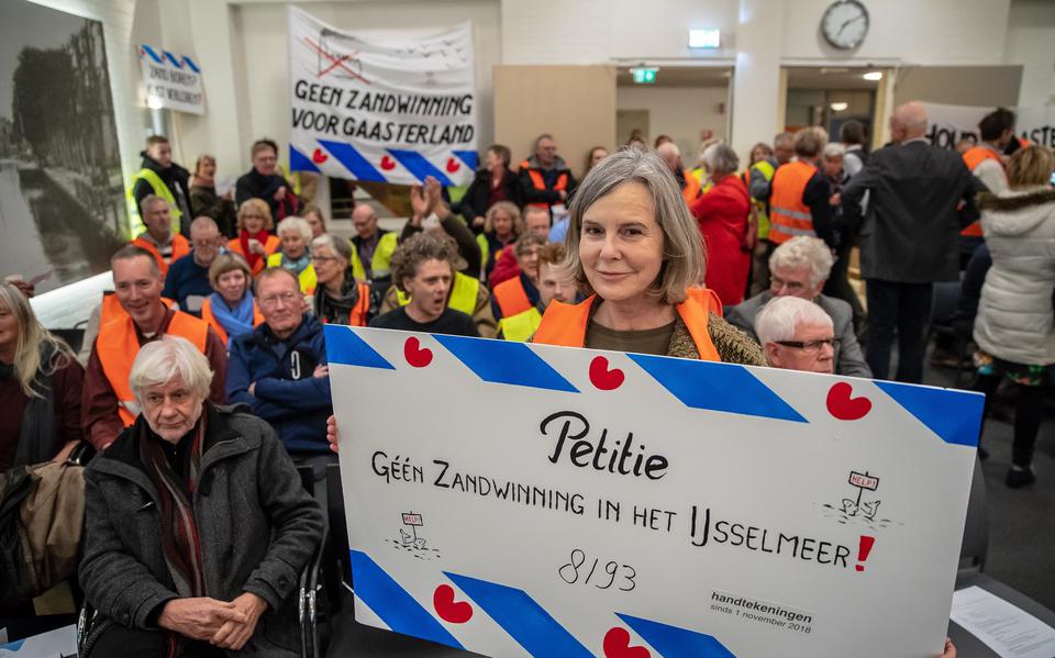 In 2018 werd er in de raadzaal van De Fryske Marren geprotesteerd tegen zandwinning. 