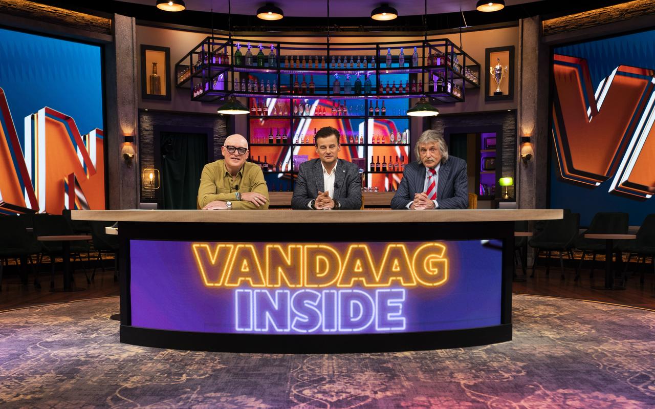 René van der Gijp, Wilfred Genee en Johan Derksen in de studio van televisieprogramma Vandaag Inside. René van der Gijp, Wilfred Genee en Johan Derksen in de studio van televisieprogramma Vandaag Inside.