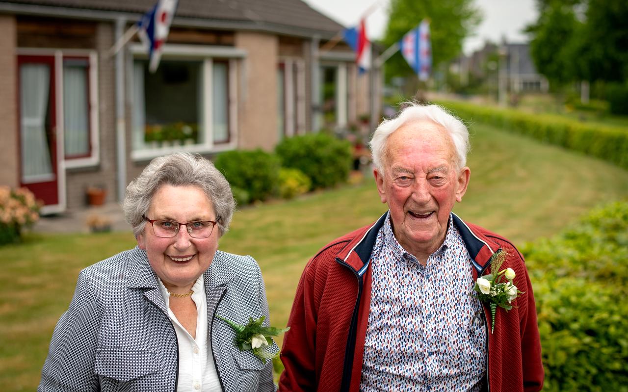 Het echtpaar Vaatstra-Zandberg uit Oudega is maandag 65 jaar getrouwd. Het echtpaar Vaatstra-Zandberg uit Oudega is maandag 65 jaar getrouwd.