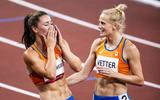 Vreugde bij Emma Oosterwegel (l) en Anouk Vetter na de finale 800 meter van de zevenkamp in het Olympisch Stadion tijdens het atletiektoernooi van de Olympische Spelen in Tokio.