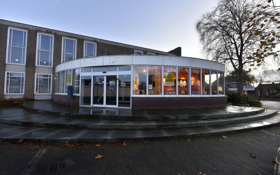 Het voormalige gemeentehuis van Leeuwarderadeel waar het nieuwe dorpshuis van Stiens gevestigd wordt.