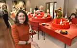 Conservator Laura Smeets in Keramiekmuseum Princessehof. 