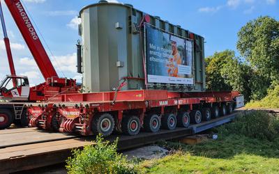 De nieuwe 220 kV-transformator voor hoogspanningsstation Louwsmeer in Tytsjerk.