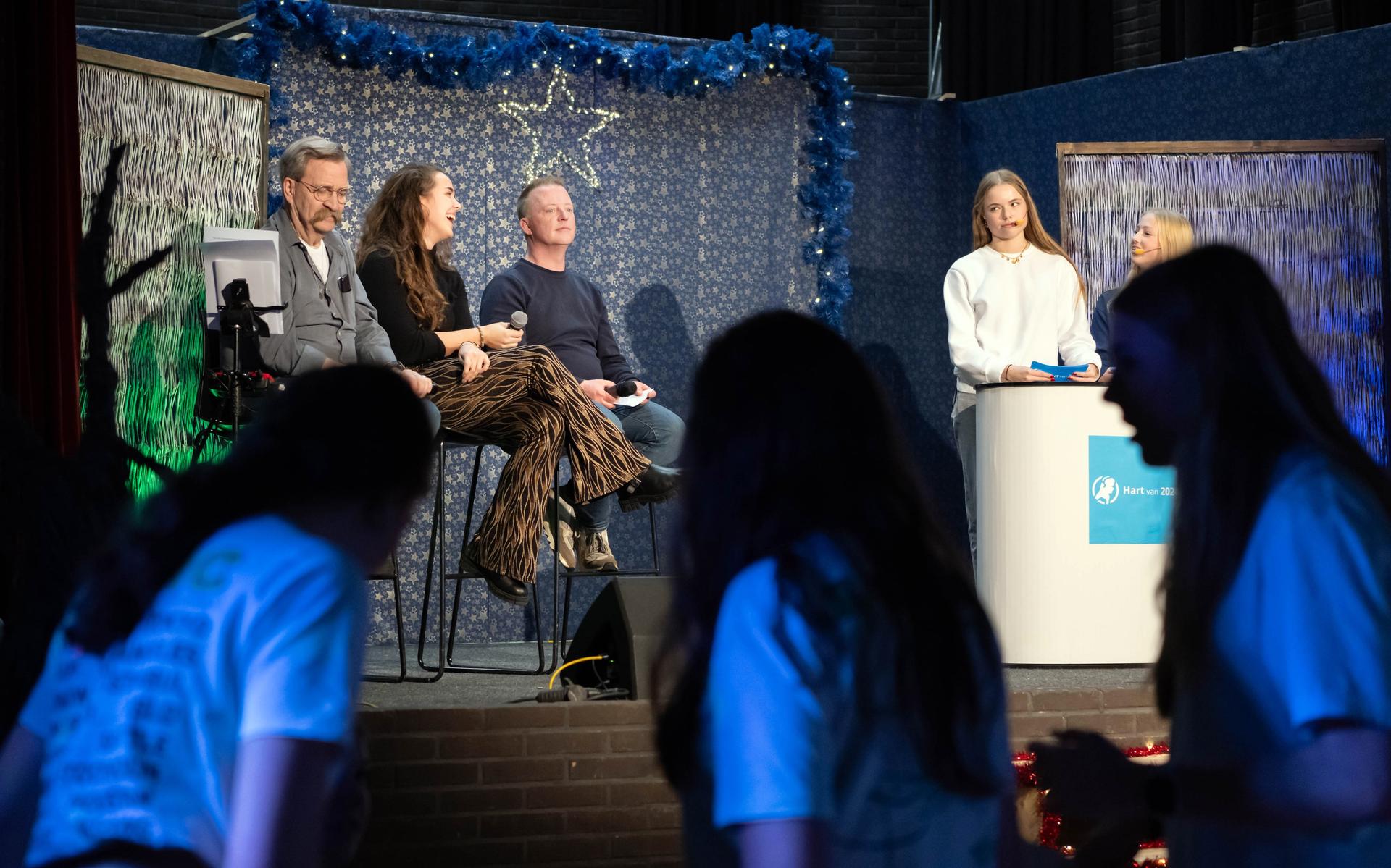Leerlingen stijgen boven zichzelf uit tijdens de kerstshow van CSG Liudger in Waskemeer
