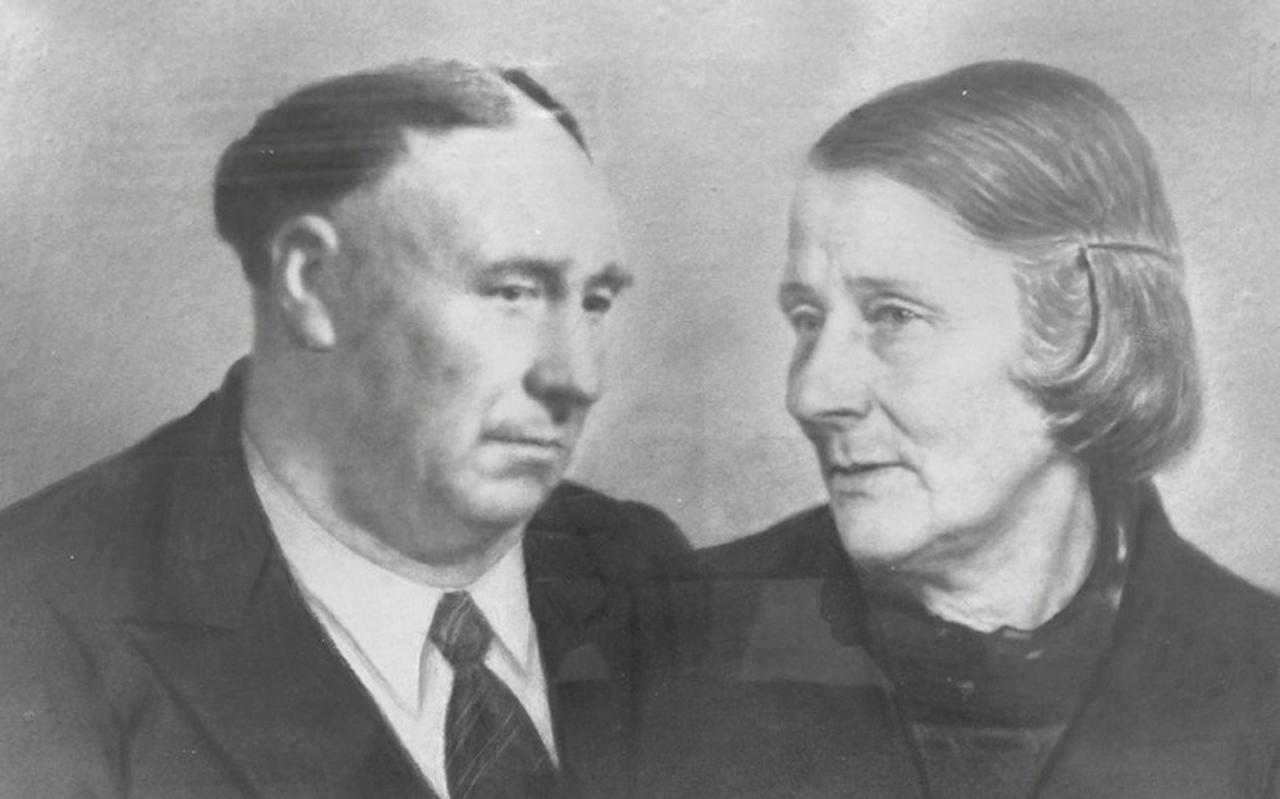Mari en Ukke Akkerman - Dusselaar. De foto waar de zoektocht van Angelo mee begon. Mari en Ukke Akkerman - Dusselaar. De foto waar de zoektocht van Angelo mee begon.