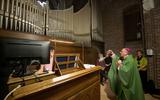 De inwijding van het Adema-orgel door bisschop Ron van den Hout, op 11 september in de Bonifatiuskerk in Leeuwarden. 