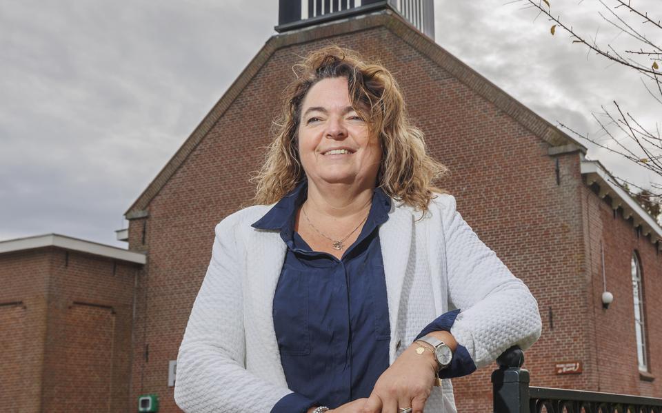 Jannie Boonstra bij de PKN-kerk van Haulerwijk, ze is consulent Kerk in Actie. 