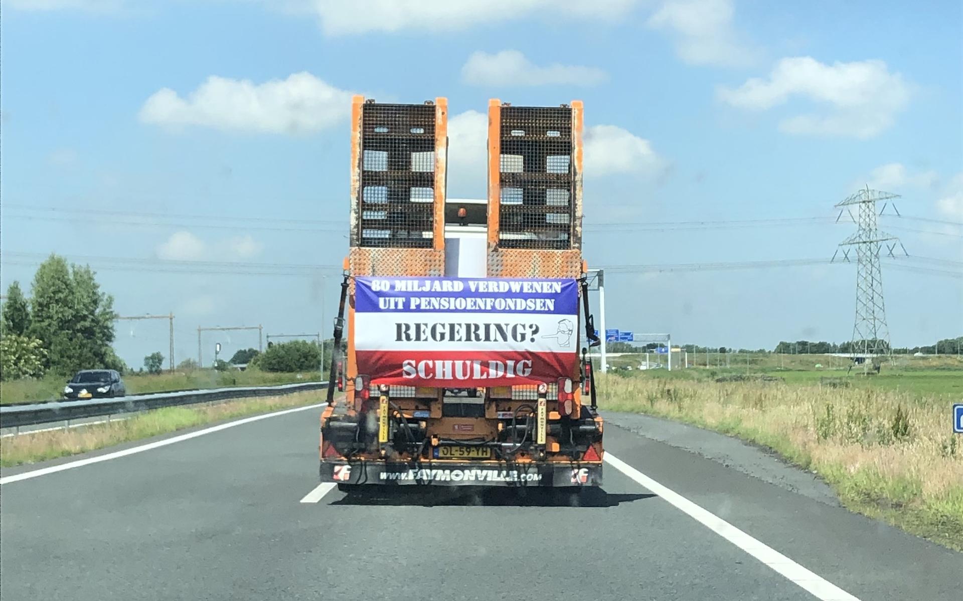Transportbedrijven bezetten woensdag korte tijd het Zaailand. 'Wij staan hier om boeren te ondersteu