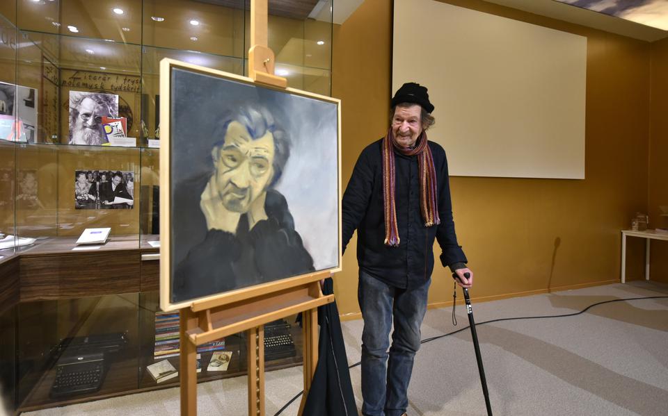 Onthulling van het portret van Gysbert Japicxpriis-winnaar Eeltsje Hettinga.