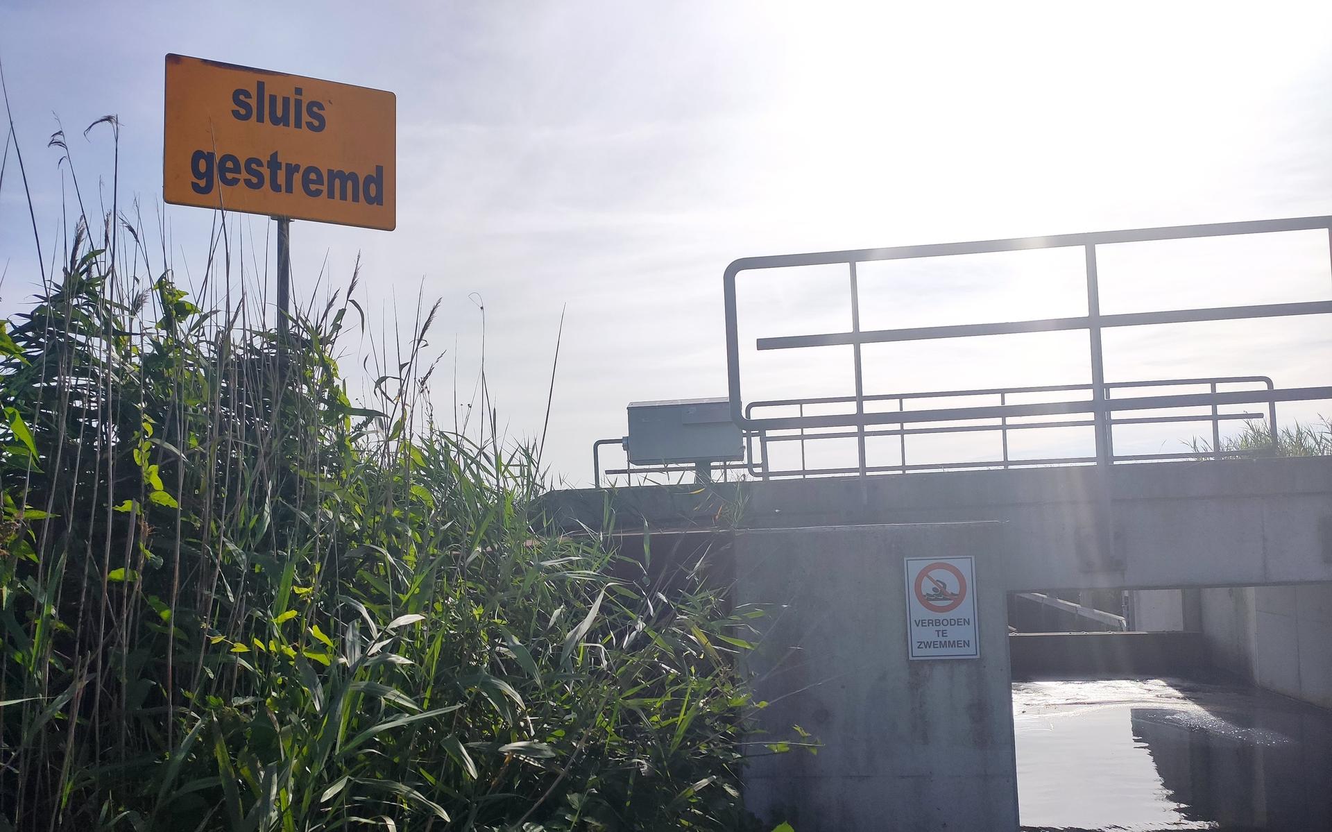 Hoofdpijnsluisje bij Hurdegaryp weer stuk: De sluis is niet te bedienen
