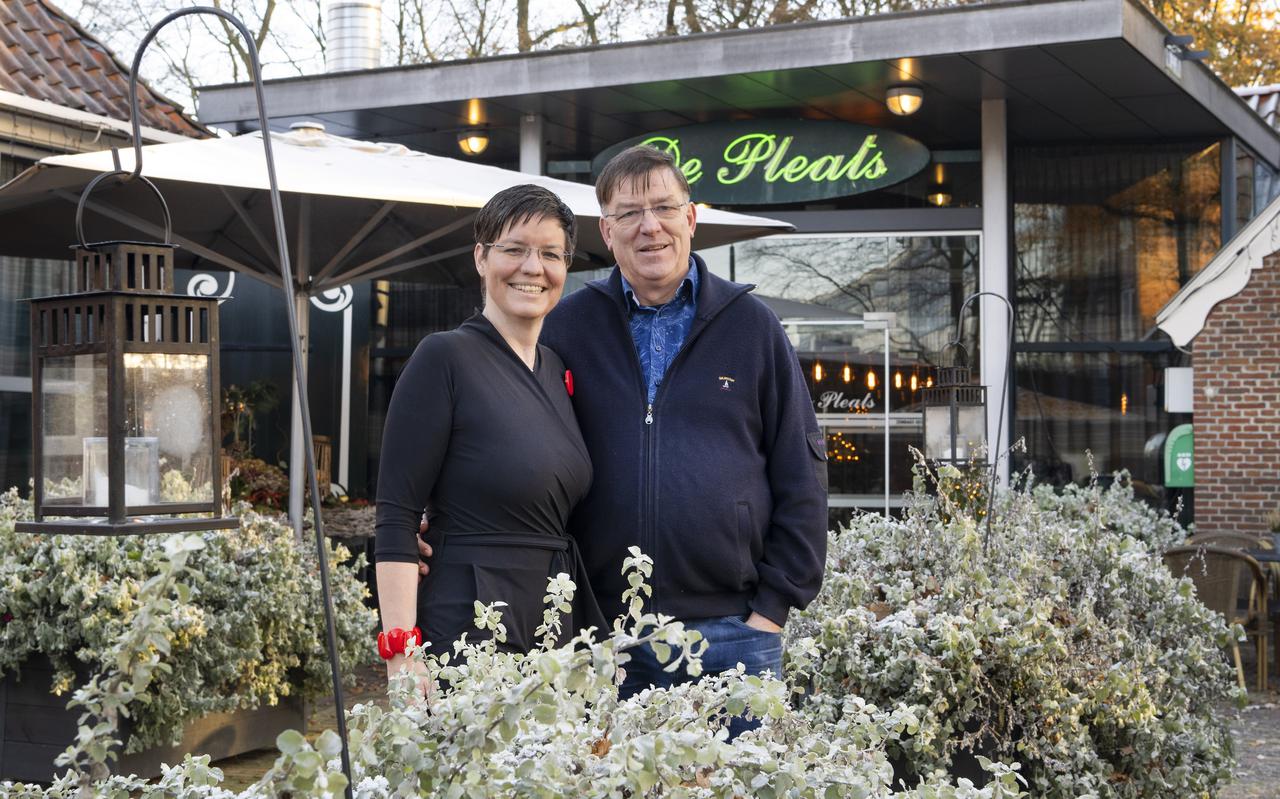 Geesje en Eelke Duursma runnen restaurant De Pleats in Burgum al 25 jaar.