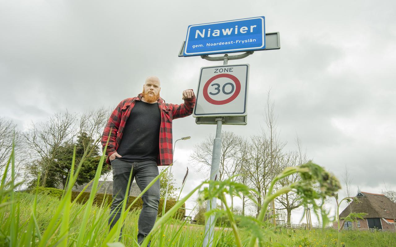Lijsttrekker Aant Jelle Soepboer van FNP Noardeast-Fryslân in zijn woonplaats Niawier.
