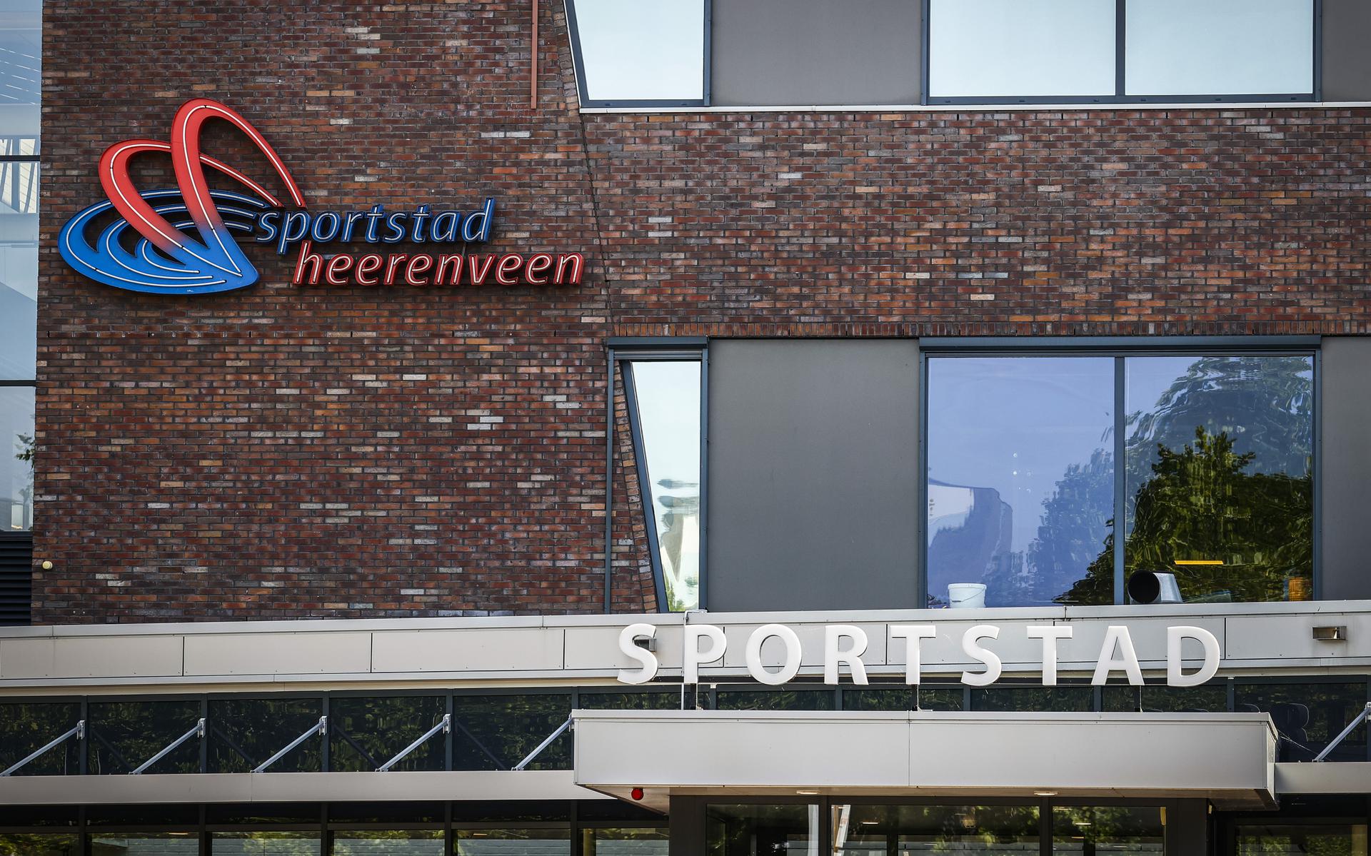 Exterieur van Sportstad Heerenveen. 
