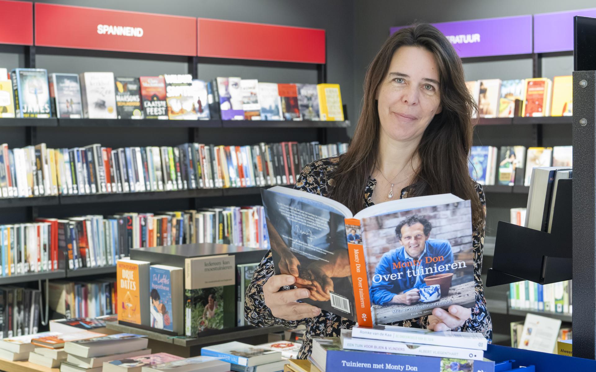 Als je deze boeken in duikt, duik je daarna vanzelf de tuin in. Tips van  bibliothecaris Jetty Keegstra - Friesch Dagblad