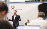 Hein Schumacher, CEO bij FrieslandCampina, en Hans Janssen, CFO bij FrieslandCampina, tijdens de toelichting op de jaarcijfers van de zuivelgigant. 
