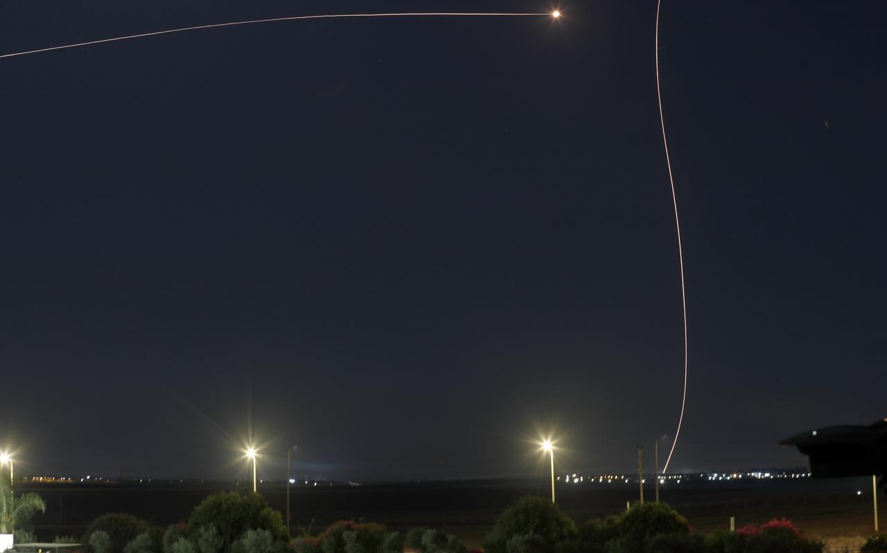 Israëlische antiraketsystemen halen Palestijnse raketten uit de lucht die zijn afgeschoten vanaf de Gazastrook.