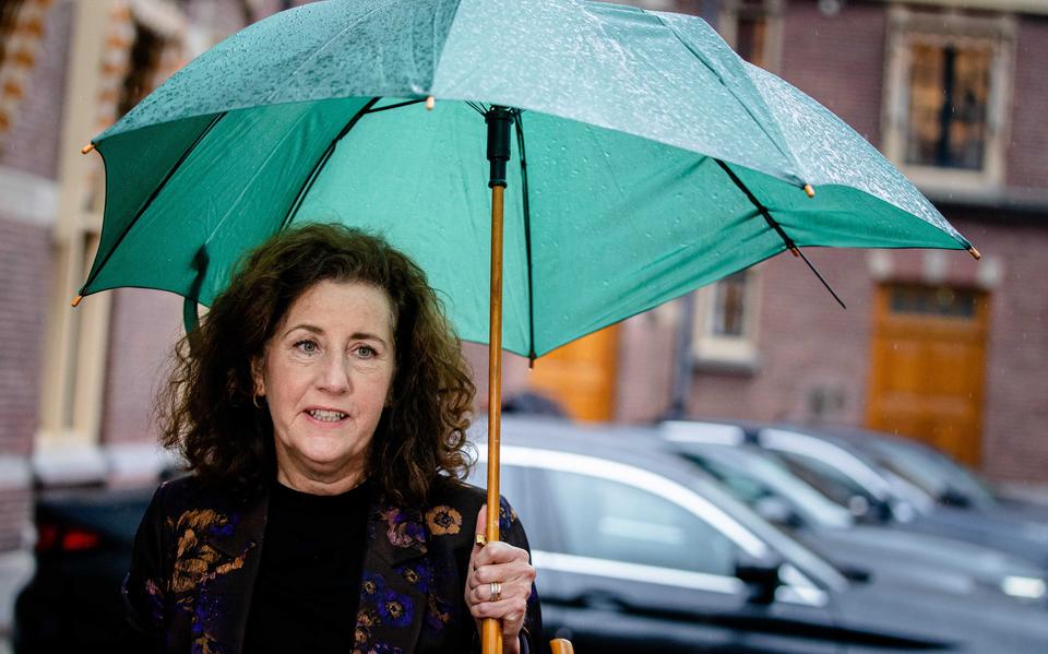 Demissionair minister Ingrid van Engelshoven van Onderwijs, Cultuur en Wetenschappen (D66): ‘Universiteit moet zelf per geval aantonen dat er sprake is van een gerechtvaardigde uitzondering op het voorschrift dat bestuursorganen Nederlands moeten gebruiken.’