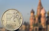 Een Russische roebel met op de achtergrond de Basiliuskathedraal in Moskou. 
