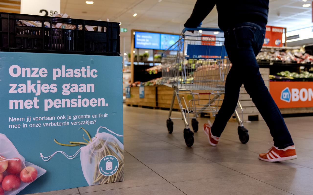 Een groente- en fruitafdeling van een Albert Heijn. Albert Heijn is gestopt met de plastic zakjes bij de groente- en fruitafdeling. Een groente- en fruitafdeling van een Albert Heijn. Albert Heijn is gestopt met de plastic zakjes bij de groente- en fruitafdeling.