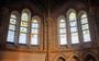 De nieuwe ramen van de KoepelKathedraal zijn gemaakt naar de originele, rudimentaire schetsen van Jan Toorop, zonder die verder uit te werken. Daarom is er veel wit te zien.