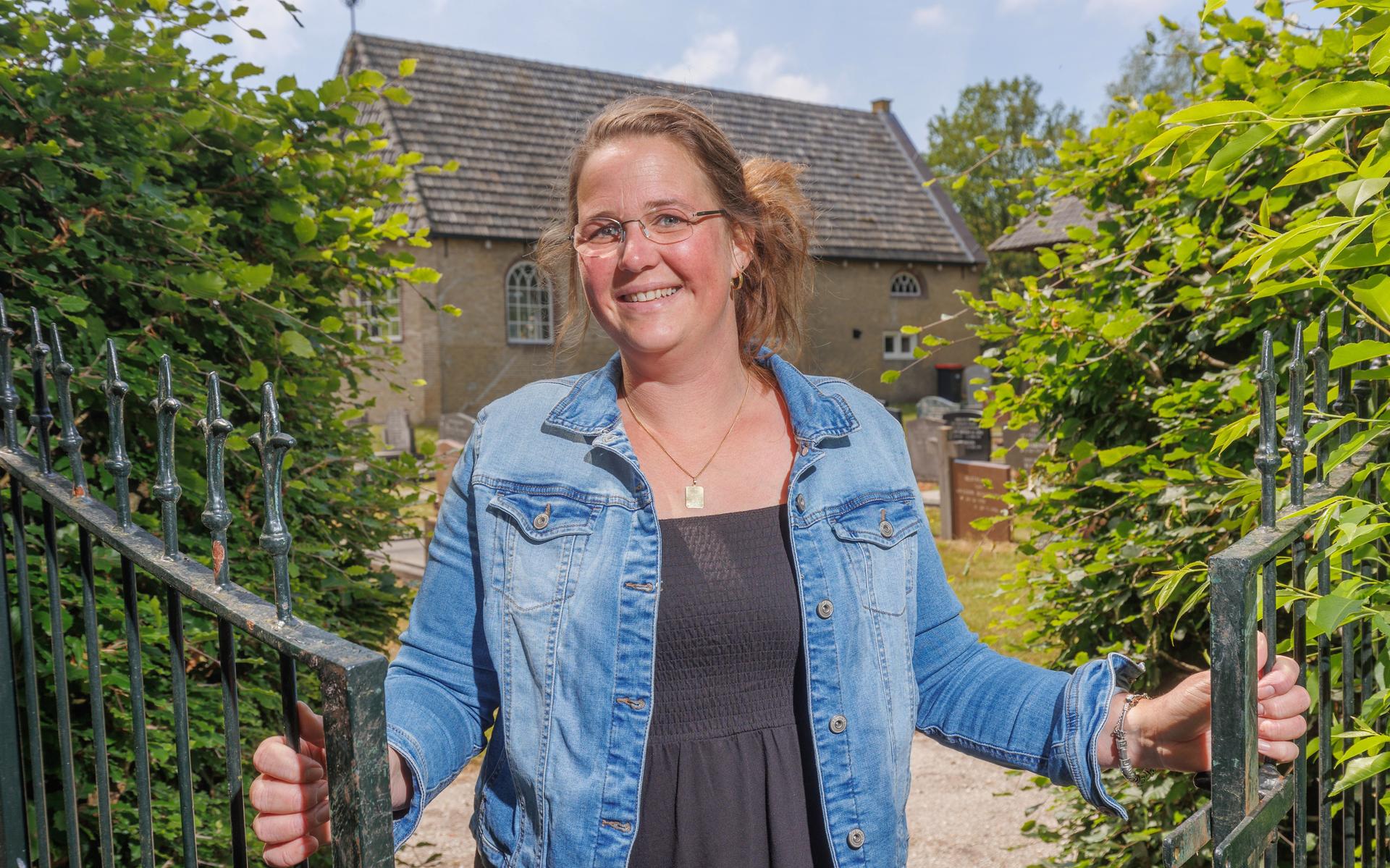 Reina (38) uit Hoornsterzwaag wil jongeren en de kerk weer samen brengen. 'Geloof zit niet in je kle