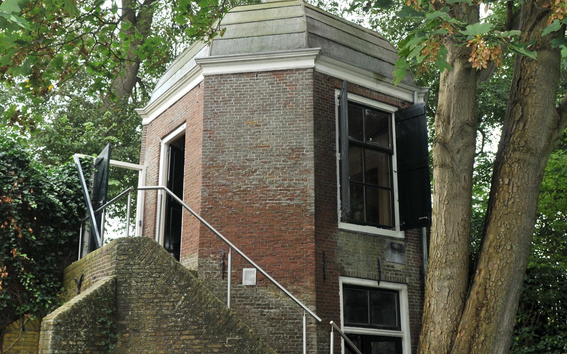 Het theehuisje in Franeker kreeg in 2022 subsidie voor de restauratie van het dak.