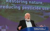 Frans Timmermans presenteert de Europese plannen voor natuurherstel. Onderdeel van het plan is het gebruik van pesticiden terug te dringen. 