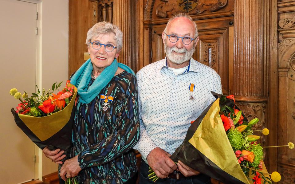 Het echtpaar Dijkstra uit Nijland wordt beloond voor hun jarenlange inzet als vrijwilliger.