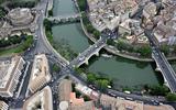 De Tiber in Rome. Het verhaal van 'In de omhelzing van de rivier' speelt zich af aan zijn oevers.