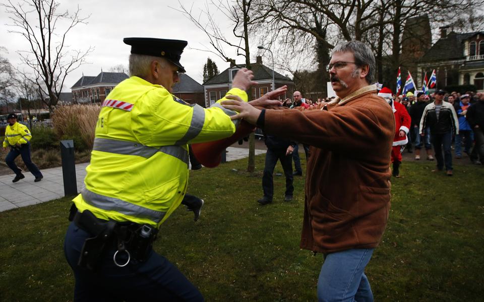  Individuele geweldplegers jegens hulpverleners zijn vaak tijdelijk ontredderd en hebben een andere verwachting van de hulp die wordt geboden, waarna ze door het lint gaan. 