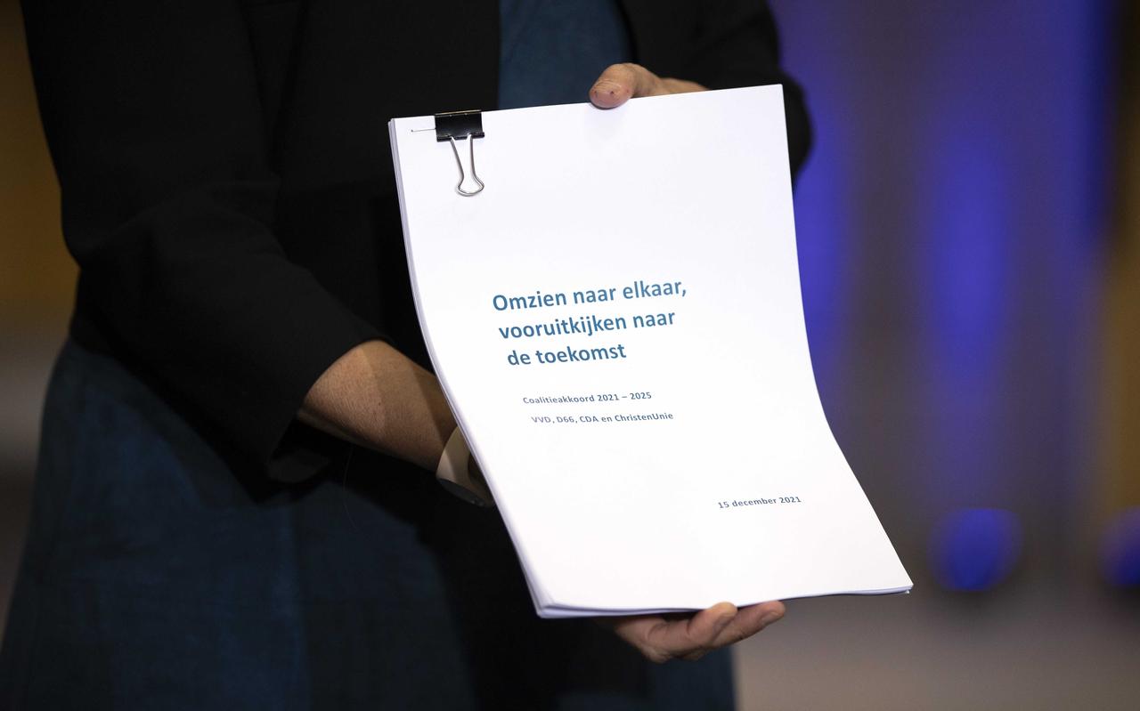 Het regeerakkoord is met vijftig pagina’s niet dik, maar ook niet uitgesproken dun. Het regeerakkoord is met vijftig pagina’s niet dik, maar ook niet uitgesproken dun.