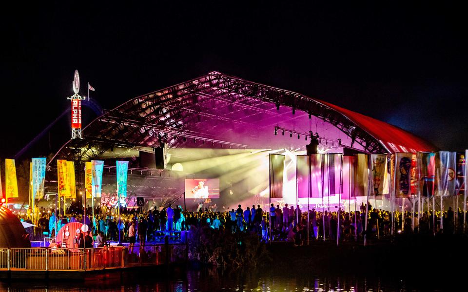 Het concert van Stromae in de Alfa-tent op Lowlands. 